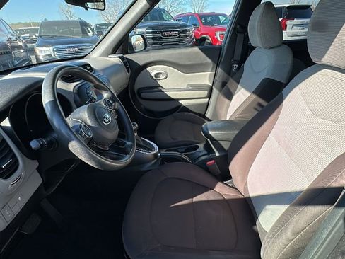 Used 2016 Kia Soul image 9