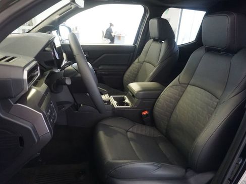 Used 2025 Toyota Tacoma TRD Sport w/ TRD Sport Premium Package AWD/4WD image 19