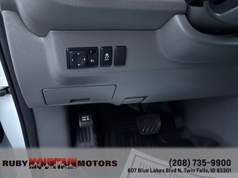 Used 2019 Nissan NV 2500 S image 27