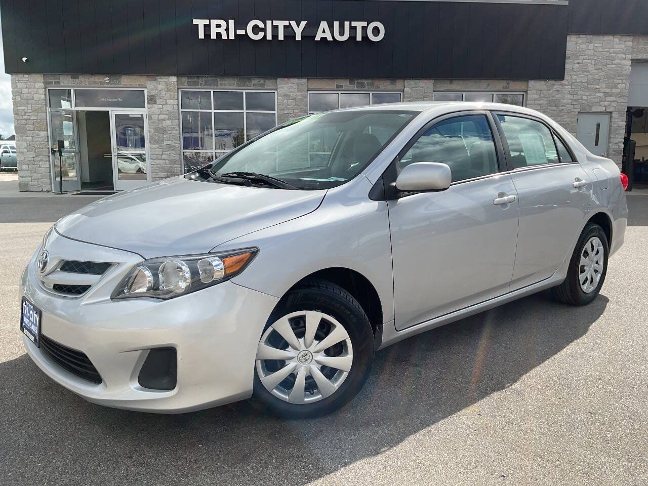 Used 2011 Toyota Corolla LE FWD image 1