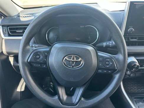 Used 2024 Toyota RAV4 LE AWD/4WD image 19