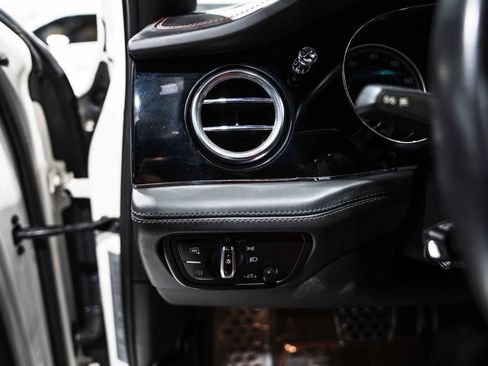 Used 2019 Bentley Bentayga AWD/4WD image 30