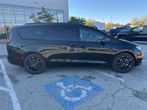 New 2026 Chrysler Pacifica Select image 34