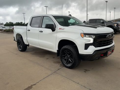 Used 2023 Chevrolet Silverado 1500 LT Trail Boss w/ Convenience Package II image 2