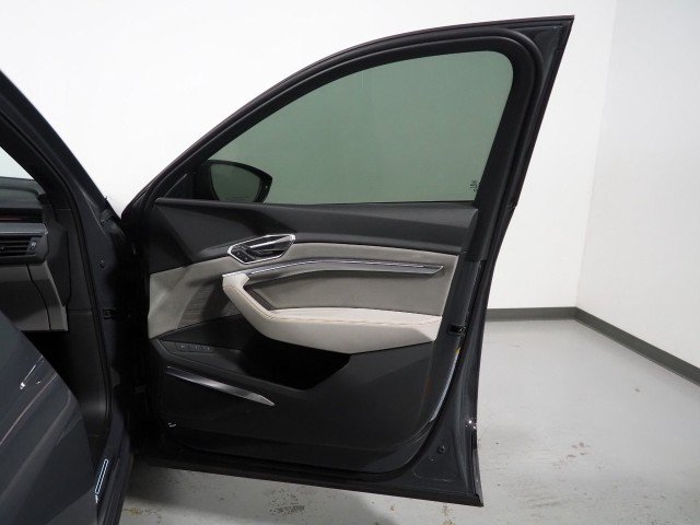 Used 2024 Audi Q8 e-tron Prestige AWD/4WD image 66