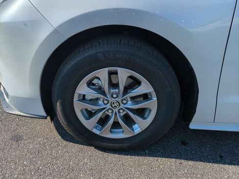 Used 2023 Toyota Sienna XLE FWD image 10