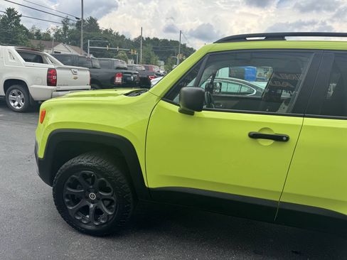 Used 2017 Jeep Renegade Sport w/ Power & Air Group AWD/4WD image 4