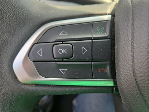 Used 2025 Jeep Compass Limited AWD/4WD image 15