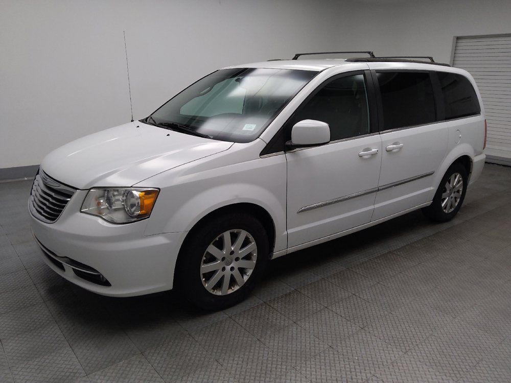 Used 2015 Chrysler Town & Country Touring FWD image 2