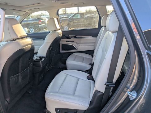 Used 2022 Kia Telluride S image 9