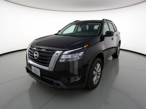 Used 2025 Nissan Pathfinder SV image 3
