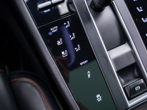 Certified 2023 Porsche Macan S AWD/4WD image 27