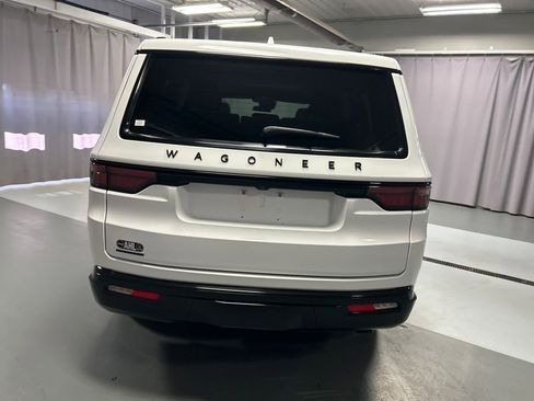 Used 2023 Jeep Wagoneer Series II AWD/4WD image 6