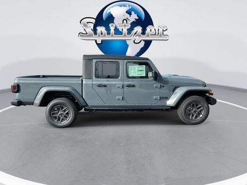 New 2026 Jeep Gladiator Sport AWD/4WD image 10