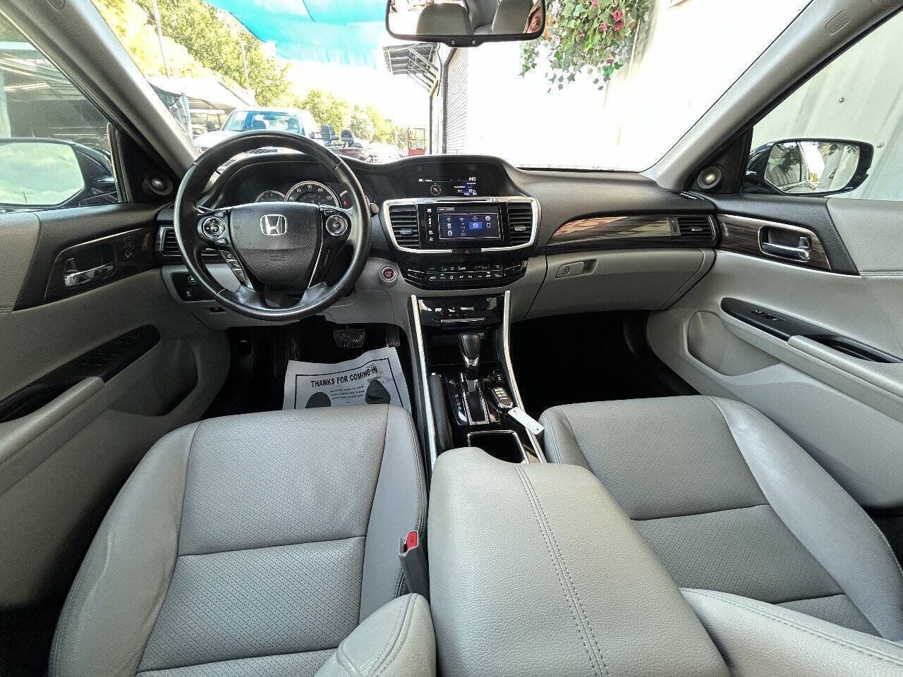 Used 2017 Honda Accord EX-L image 10