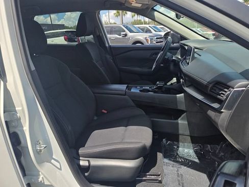 Used 2024 Nissan Rogue S FWD image 17