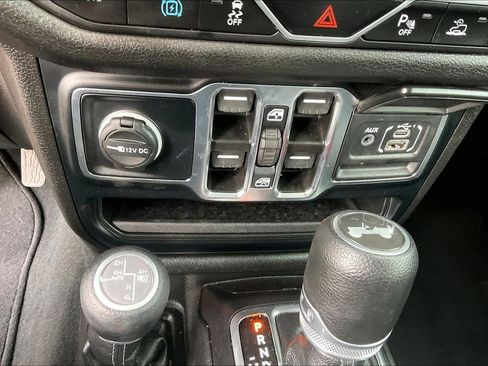 Used 2024 Jeep Wrangler Unlimited w/ Convenience Group AWD/4WD image 34