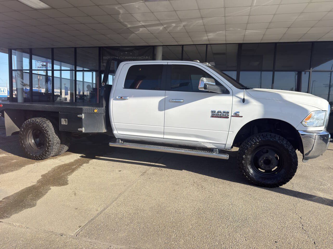 Used 2017 RAM 3500 SLT AWD/4WD image 8