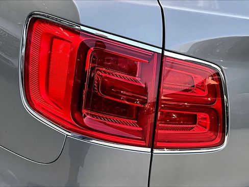 Used 2017 Bentley Bentayga AWD/4WD image 30