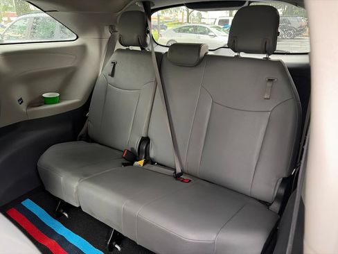 Used 2023 Toyota Sienna XLE FWD image 20