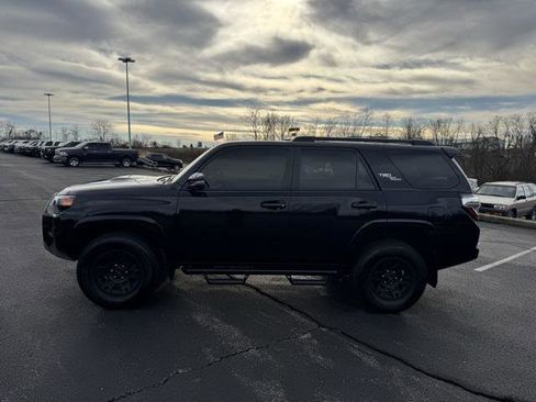 Certified 2024 Toyota 4Runner TRD Off-Road Premium image 6