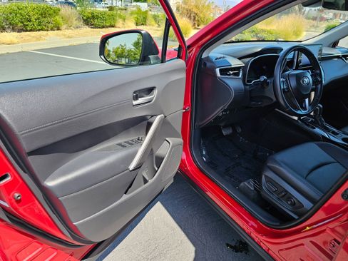 Used 2022 Toyota Corolla Cross XLE FWD image 15