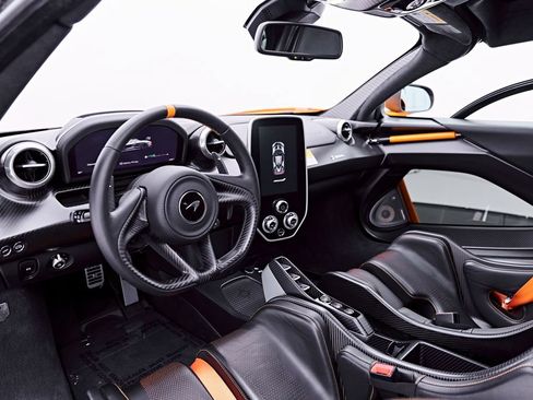 Used 2019 McLaren Senna RWD image 2
