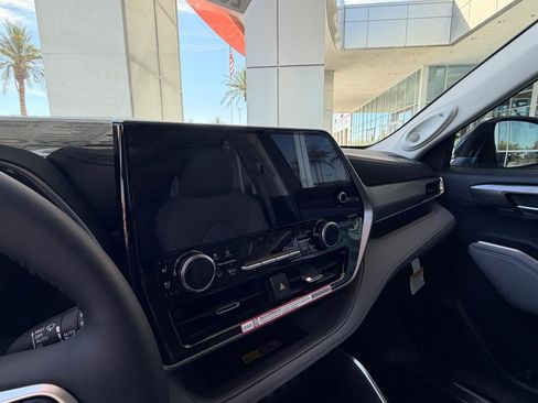 New 2026 Toyota Highlander Platinum image 20