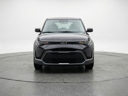 Used 2025 Kia Soul LX w/ LX Technology Package FWD image 2