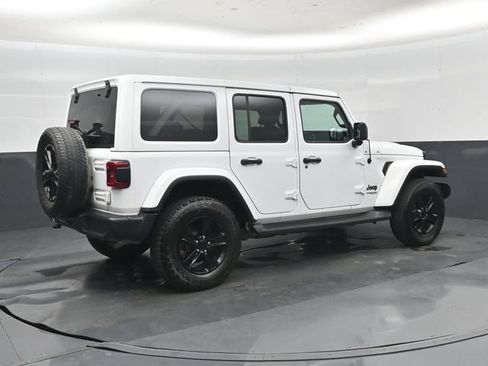 Used 2022 Jeep Wrangler Unlimited Sahara AWD/4WD image 3