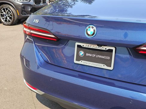 Used 2026 BMW i5 eDrive40 image 14