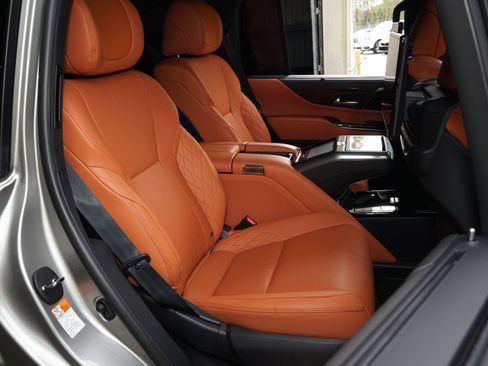 Used 2026 Lexus LX 700h Ultra Luxury AWD/4WD image 16