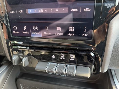 New 2026 RAM 1500 4x4 Crew Cab image 33
