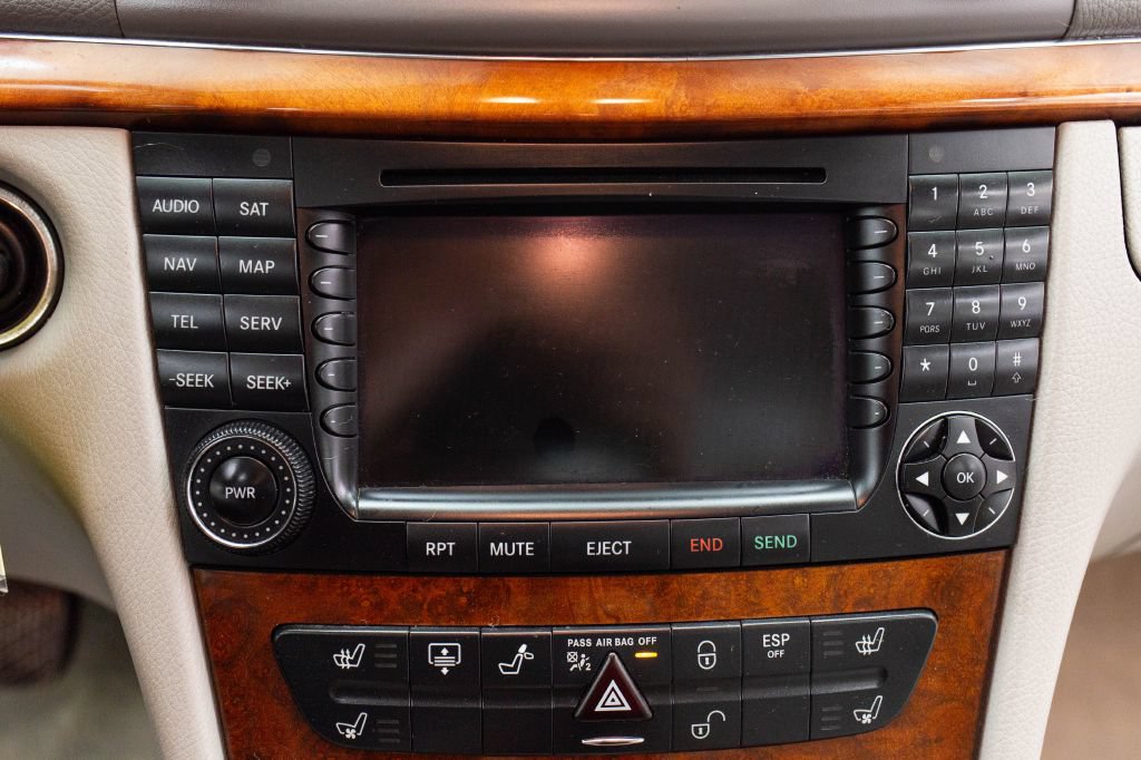 Used 2005 Mercedes-Benz E 500 Sedan w/ Lighting Pkg image 37