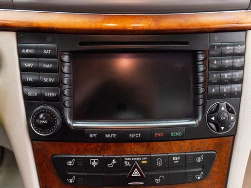 Used 2005 Mercedes-Benz E 500 Sedan w/ Lighting Pkg image 37