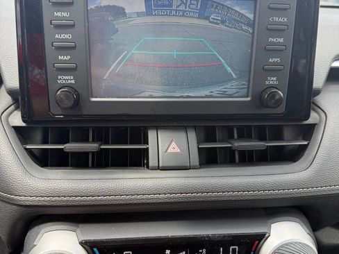 Used 2019 Toyota RAV4 XLE w/ Convenience Package FWD image 6