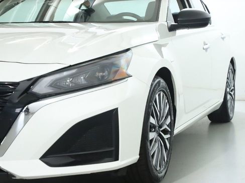 Used 2025 Nissan Altima 2.5 SV FWD image 5