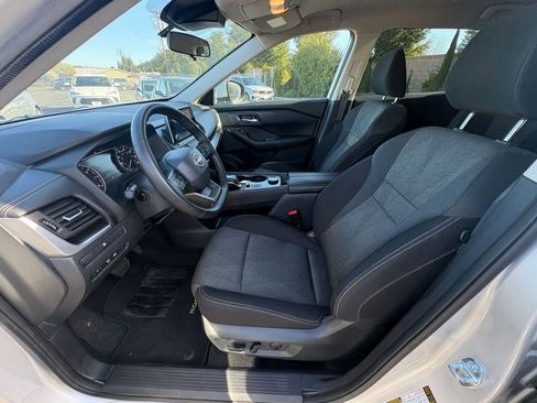 Used 2025 Nissan Rogue SV image 29