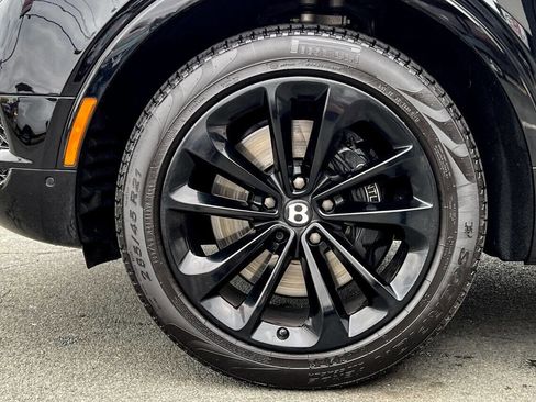Used 2017 Bentley Bentayga image 46