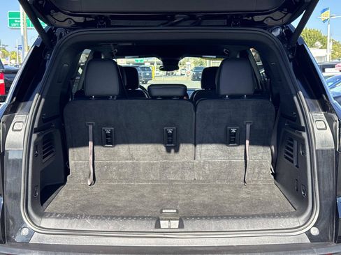 Used 2025 Chevrolet Traverse LT FWD image 31