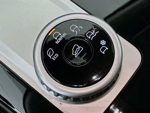 Used 2025 Mitsubishi Outlander SEL image 26