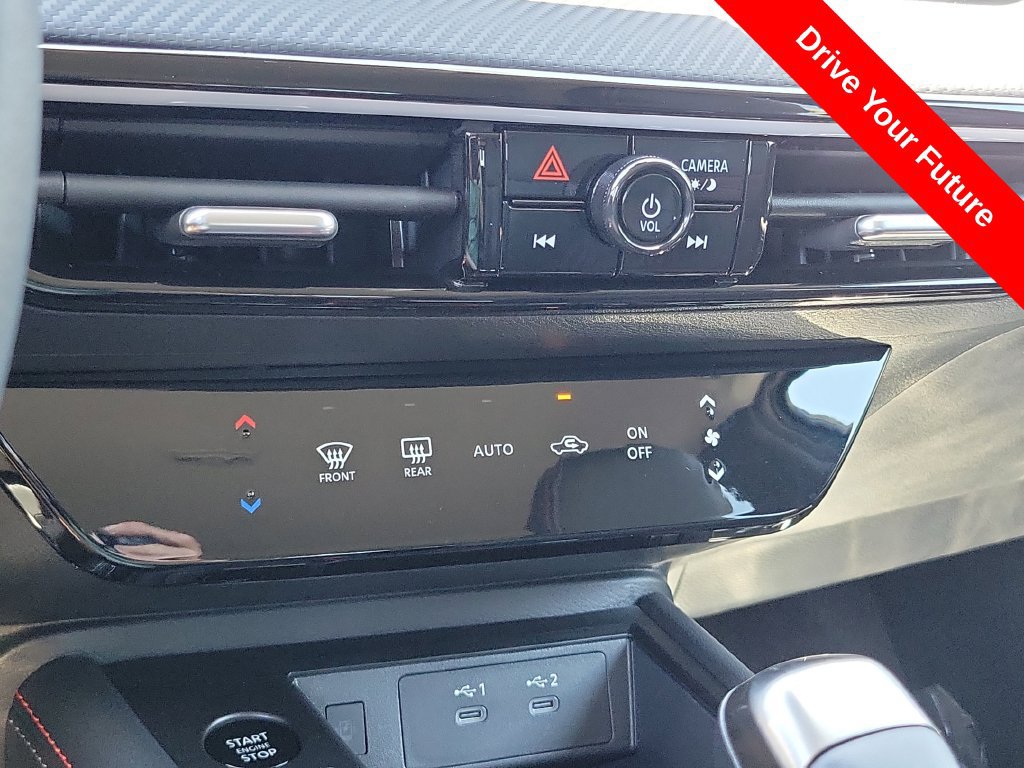 Used 2025 Nissan Kicks SR FWD image 13