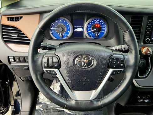 Used 2020 Toyota Sienna Limited Premium image 14
