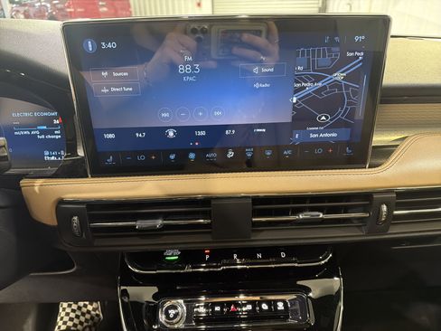 Used 2023 Lincoln Corsair Grand Touring w/ Equipment Group 302A AWD/4WD image 17
