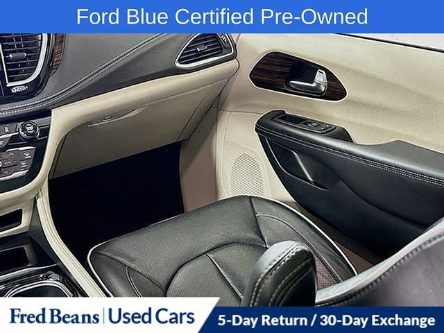 Used 2023 Chrysler Pacifica Limited FWD image 43