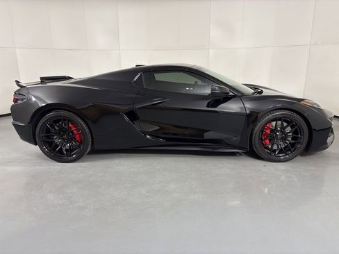 Used 2023 Chevrolet Corvette Z06 RWD image 11