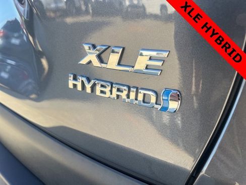 Used 2021 Toyota RAV4 XLE image 10