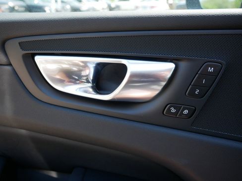 Certified 2025 Volvo XC60 B5 Plus AWD/4WD image 17