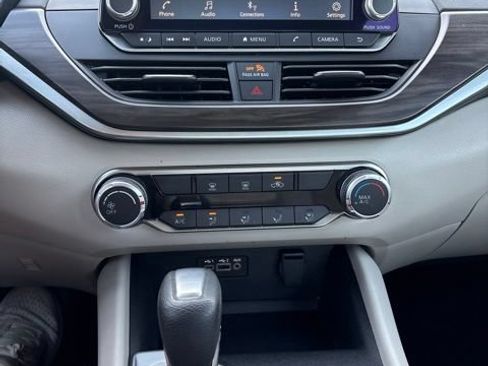 Used 2025 Nissan Altima 2.5 SV FWD image 9