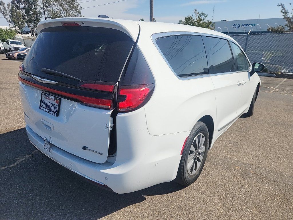 Used 2023 Chrysler Pacifica Limited FWD image 12